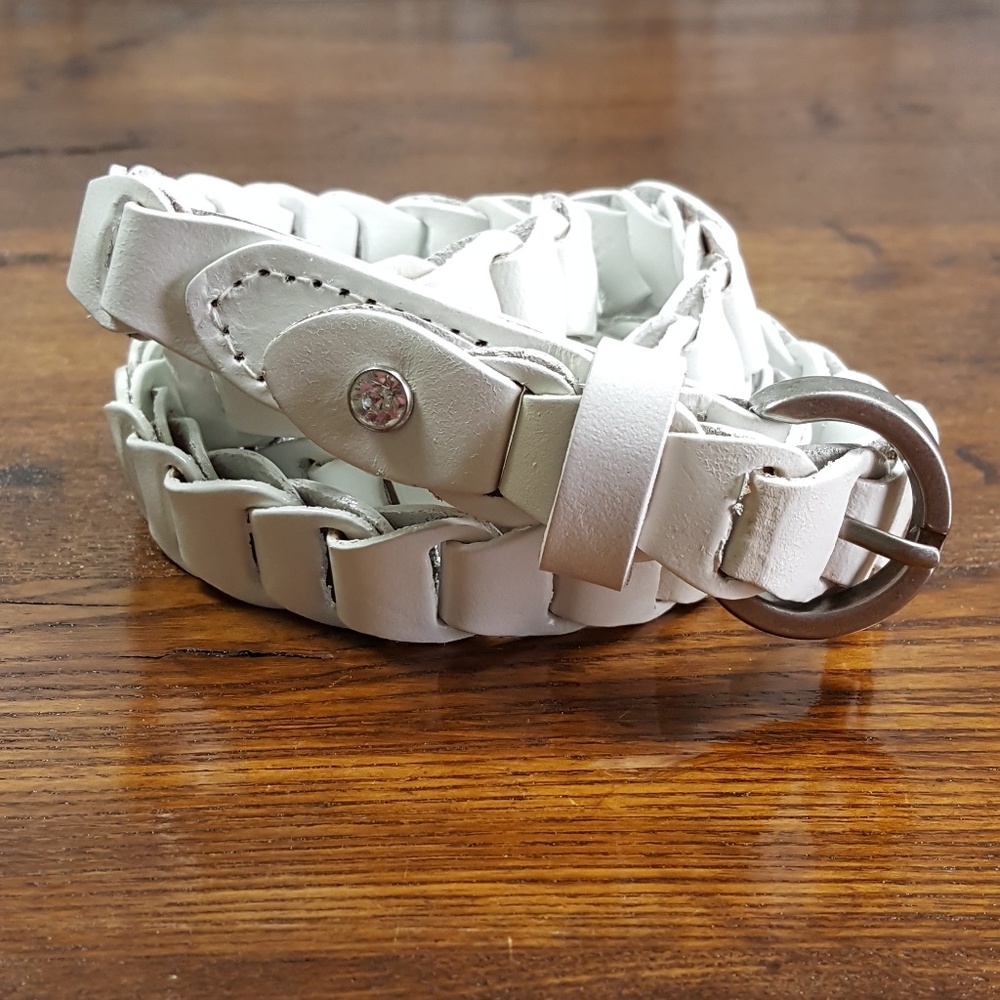 White Leather Chain Link Style Belt M/L Z27